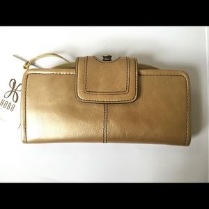 NWT HOBO Nova Leather Wallet Wristlet Clutch, Gold